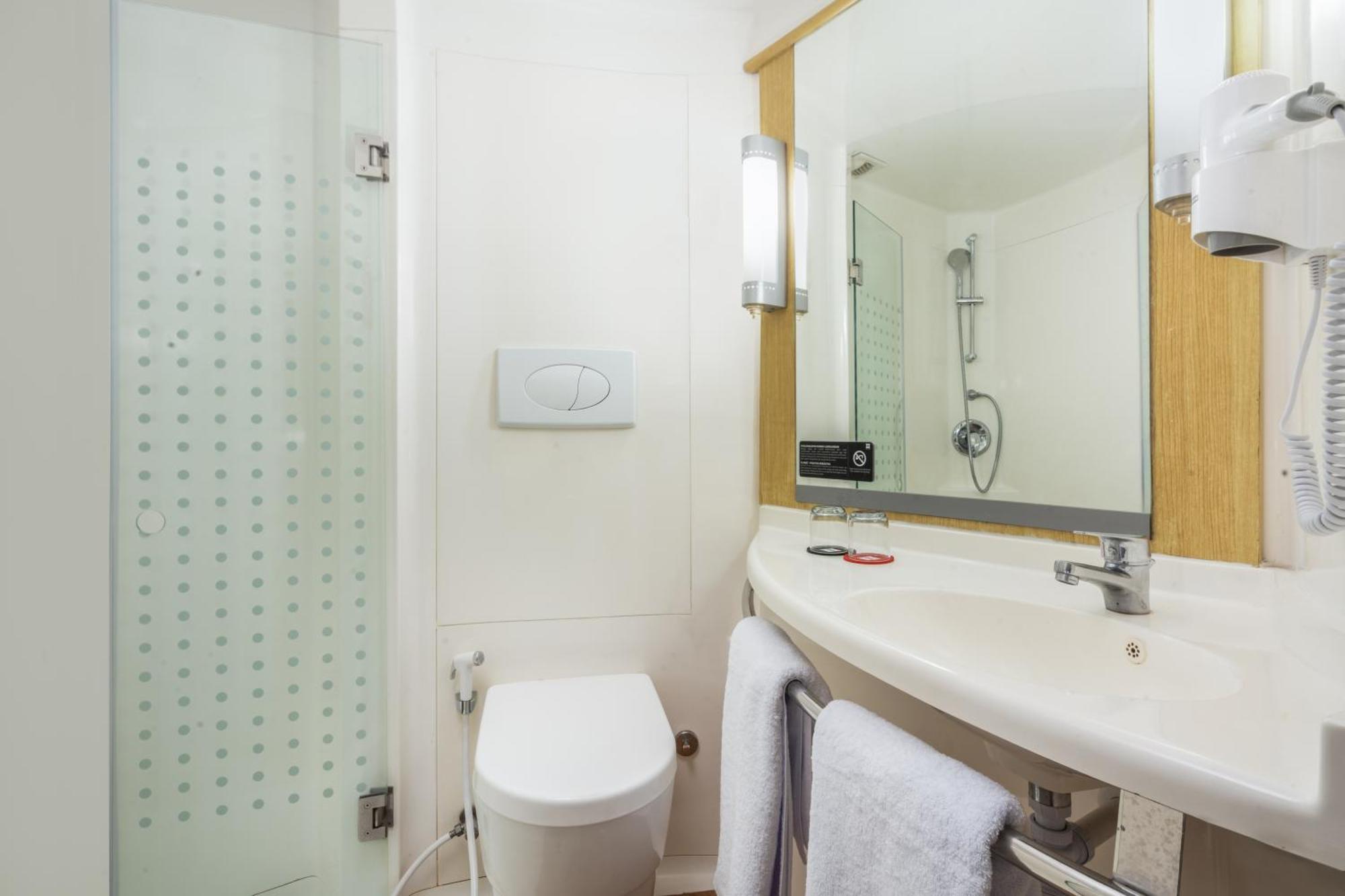 Standard Room with Two Zip Beds